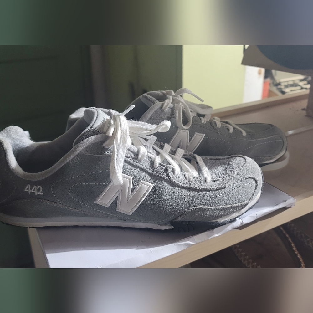 Women's new balance 442